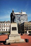 Statue in Glasgow at the main square. Look at the pigeon ;)
